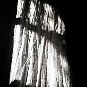 Photographie intitulée "Roman Catholic Veil…" par Martin Vallis, Œuvre d'art originale, Photographie numérique