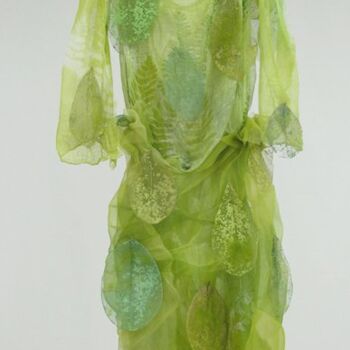 Artisanat intitulée "May Dress" par Mary Downe, Œuvre d'art originale
