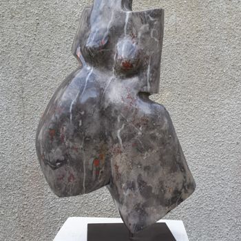 Escultura intitulada "Kimono" por Maryvonne Lorgeré, Obras de arte originais, Pedra