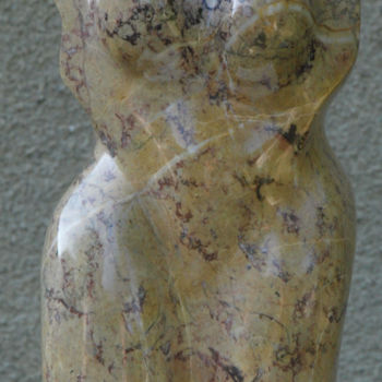 Skulptur mit dem Titel "Vénus" von Maryvonne Lorgeré, Original-Kunstwerk, Stein