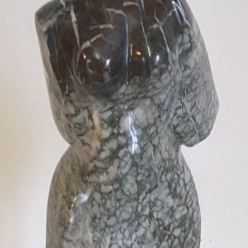 Escultura titulada "Esméralda" por Maryvonne Lorgeré, Obra de arte original, Piedra