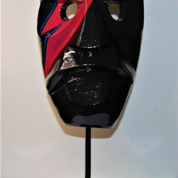 Scultura intitolato "Bowie Mask" da Maskiconthone Gianluca Paba, Opera d'arte originale, Legno