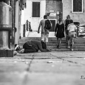 Фотография под названием "Povertà" - Massimiliano Luison, Подлинное произведение искусства, Цифровая фотография