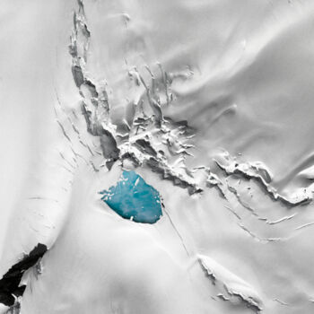 Photographie intitulée "Frozen blue" par Massimo Lupidi, Œuvre d'art originale, Photographie argentique