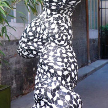 Sculpture intitulée "Elle (sculpture noi…" par Mathilde Guégan, Œuvre d'art originale, Papier mâché