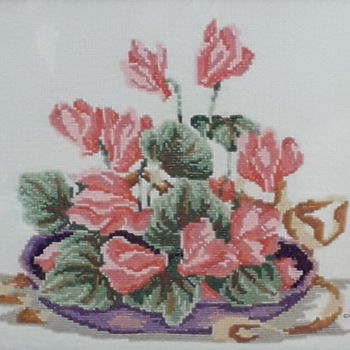 Textile Art titled "cyclamens" by Nathalie Gautier, Original Artwork, Embroidery
