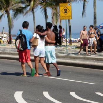 「TRIO A IPANEMA」というタイトルの写真撮影 Gigi Goronによって, オリジナルのアートワーク