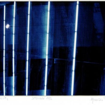 Photographie intitulée "Slim in blue" par Maurizio Pigozzo, Œuvre d'art originale