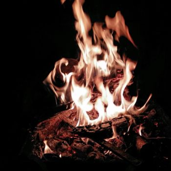 Photographie intitulée "feu de cheminée" par Martine Maury, Œuvre d'art originale, Photographie non manipulée