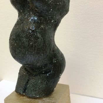 Sculptuur getiteld "Sculpture Earth Mot…" door Maxine Martin, Origineel Kunstwerk, Gips