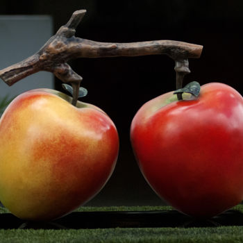 Sculpture intitulée "Grand duo de pommes" par Mazel-Jalix, Œuvre d'art originale, Bronze