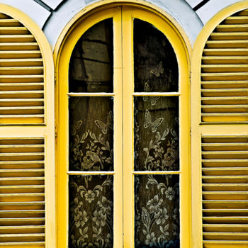 Photographie intitulée "Yellow Arched Window" par William Attard Mccarthy, Œuvre d'art originale, Photographie numérique
