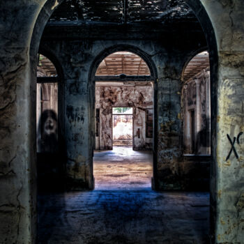 Fotografie getiteld "The Hallway" door William Attard Mccarthy, Origineel Kunstwerk, Digitale fotografie