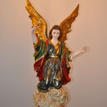 Escultura titulada "Arcangel San Gabriel" por Carolina Silva, Obra de arte original, Madera