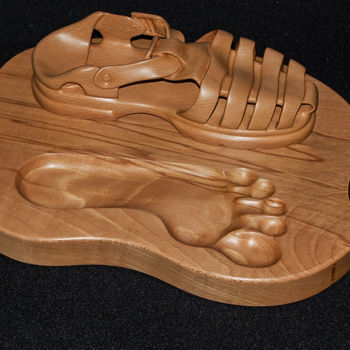 Escultura intitulada "The Footprint" por Rachid Mouffok, Obras de arte originais, Madeira