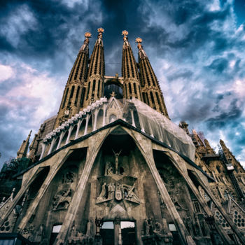 Фотография под названием "La Sagrada Familia" - Merthan Kortan, Подлинное произведение искусства, Цифровая фотография