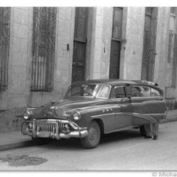 Fotografie mit dem Titel "Buick in Havanna" von Michael Schultes, Original-Kunstwerk