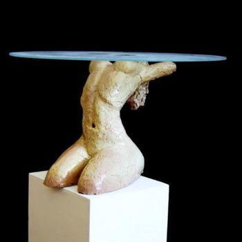 Sculptuur getiteld "Kobieta stolik" door Michał Łapiński, Origineel Kunstwerk, Keramiek