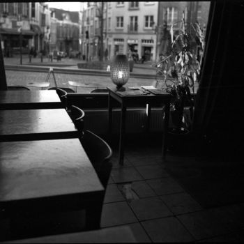 Fotografie mit dem Titel "Empty coffee" von Michal Vojkuvka, Original-Kunstwerk, Analog Fotografie