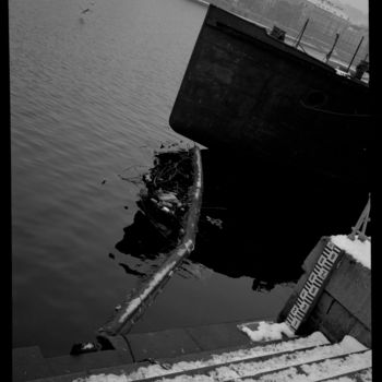 Photographie intitulée "Vltava river" par Michal Vojkuvka, Œuvre d'art originale, Photographie argentique