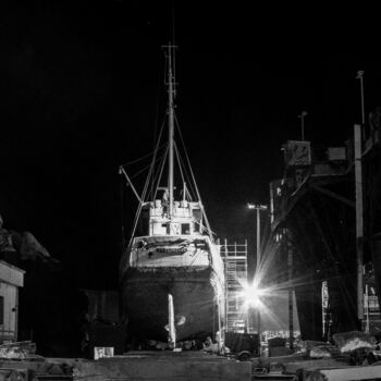 Photographie intitulée "chantier naval" par Michel Babkine, Œuvre d'art originale, Photographie numérique