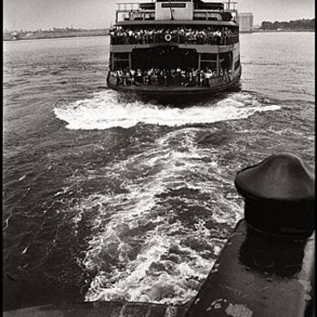 Fotografie mit dem Titel "Départ du Ferry. NY…" von Michel Berberian, Original-Kunstwerk
