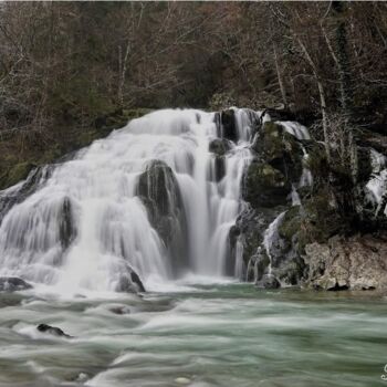 Photography titled "Cascade de Pissieux" by Michel Guillet, Original Artwork, Non Manipulated Photography
