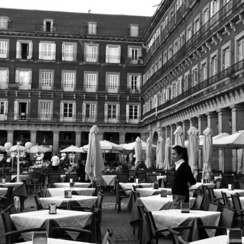 Photographie intitulée "Madrid Plaza Real "…" par Michel Volle, Œuvre d'art originale