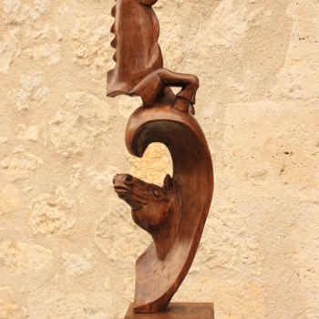 「Macha」というタイトルの彫刻 Michel Ferreによって, オリジナルのアートワーク, ウッド