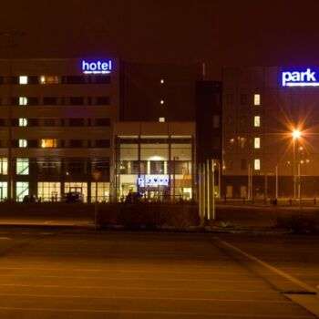 Photographie intitulée "Hotel Park Inn à Li…" par Michelle Jaegers-Delagrange, Œuvre d'art originale