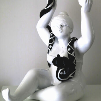 Sculptuur getiteld "Eve-sculpture-conte…" door Michelle Peyre (Mimi), Origineel Kunstwerk, Hars