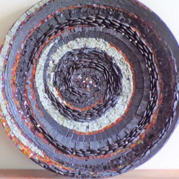 Collagen mit dem Titel "Trou noir" von Michelle Vaillant, Original-Kunstwerk, Mosaik Auf Holzplatte montiert