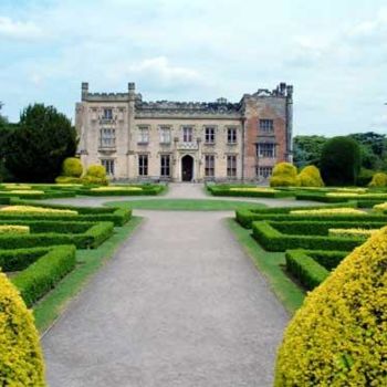 Photographie intitulée "Castle and Garden" par Mick Hawkes, Œuvre d'art originale