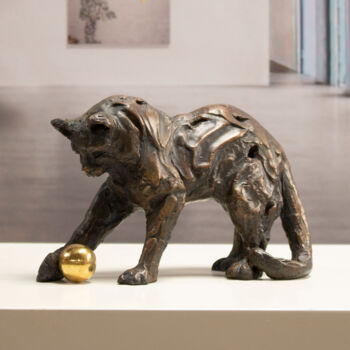 Sculpture intitulée "Feline playing" par Miguel Guía, Œuvre d'art originale, Bronze