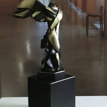 Sculpture intitulée "Harmonie of Samothr…" par Miguel Guía, Œuvre d'art originale, Bronze