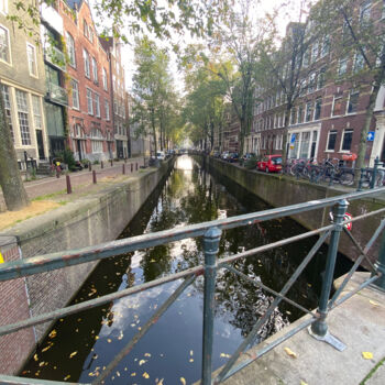 Photographie intitulée "Canals of Amsterdam" par Mila Lane, Œuvre d'art originale, Photographie numérique