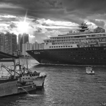 Fotografia intitulada ""Zenith Ship"" por Milone Oliveira, Obras de arte originais