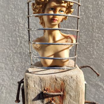 Skulptur mit dem Titel "Looking Back - Mixe…" von Miltiadis Artwork, Original-Kunstwerk, Collagen