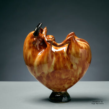Skulptur mit dem Titel "Calf Fire" von Oly Miltys, Original-Kunstwerk, Keramik