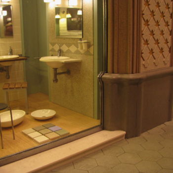 Artisanat intitulée "showcase of bathroo…" par Francisco Del Pozo Parés, Œuvre d'art originale