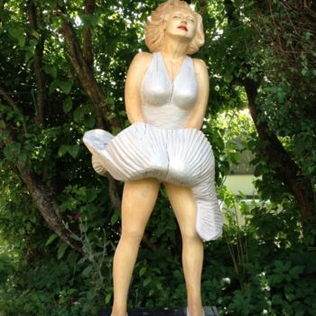 Sculptuur getiteld "MARILYN attitude" door Mirèo, Origineel Kunstwerk, Hout