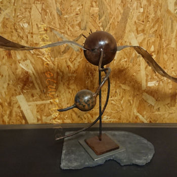 Sculptuur getiteld "MADEMOISELLE -oisea…" door Mirinbeaujolais - Mirabelle, Origineel Kunstwerk, Metalen