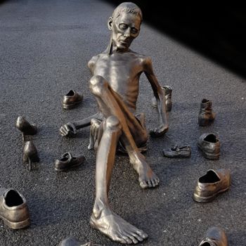 Скульптура под названием "Without help" - Miroslav Mlkvik, Подлинное произведение искусства, Смола