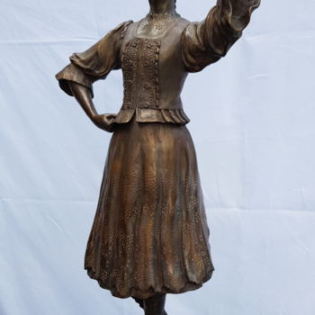 Scultura intitolato "Krakovianka" da Miroslav Mlkvik, Opera d'arte originale, Bronzo