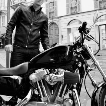 "Man on the motorcyc…" başlıklı Fotoğraf Magico110 tarafından, Orijinal sanat, Dijital Fotoğrafçılık