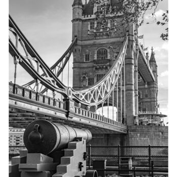Fotografie mit dem Titel "London Bridge Cannon" von Michaël B. (mkb_9t), Original-Kunstwerk, Digitale Fotografie
