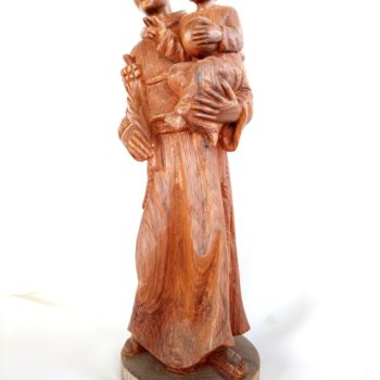 Скульптура под названием "Saint Joseph holdin…" - Jafeth Moiane, Подлинное произведение искусства, Дерево