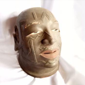 Escultura intitulada "Makonde helmet mask…" por Jafeth Moiane, Obras de arte originais, Madeira