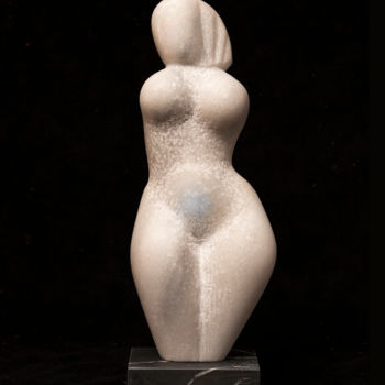 Escultura intitulada "A naked marble fema…" por Mladen Milanov, Obras de arte originais, Pedra
