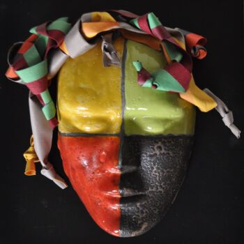 Escultura intitulada "Masque 2" por Yves Attard, Obras de arte originais, Cerâmica Montado em Painel de madeira